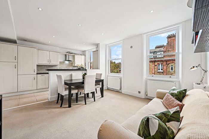 2 Bedroom Flat For Sale In Nevern Square, London, SW5