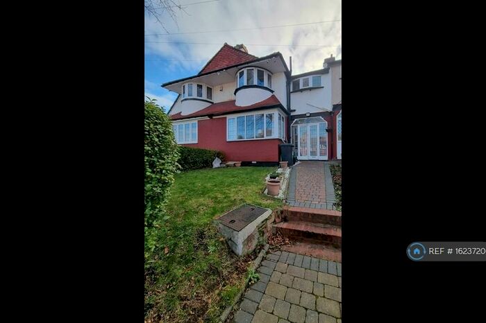 3 Bedroom Terraced House To Rent In Ridgeway Drive, Bromley, BR1