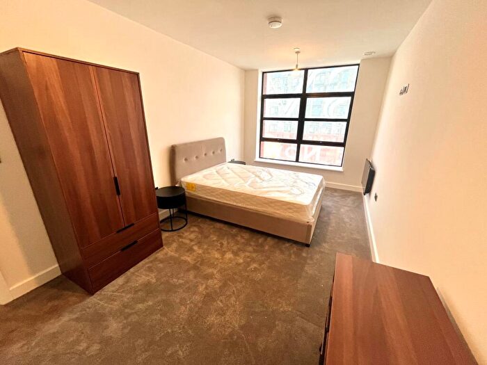 2 Bedroom Apartment To Rent In Gun Smith House, B4
