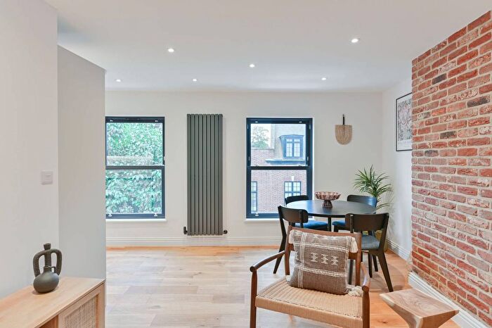 2 Bedroom Flat For Sale In A Fernlea Road, Balham, London, SW12
