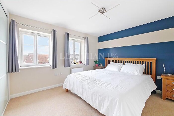 3 Bedroom Terraced House For Sale In Lockgate Road -, NN4