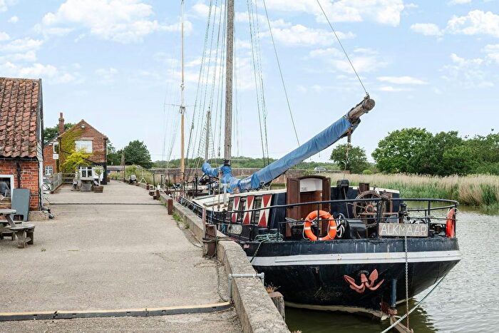 2 Bedroom Houseboat For Sale In Dutch Barges, Snape, IP6