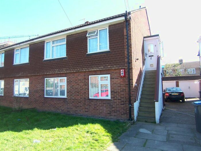 2 Bedroom Maisonette To Rent In Sussex Close, New Malden, KT3