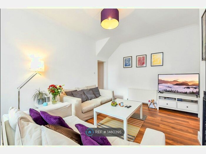 2 Bedroom Flat To Rent In Franciscan Road, London, SW17