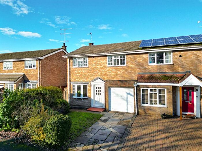 3 Bedroom Semi Detached House For Sale In Hatfield Gardens, Farnborough, GU14