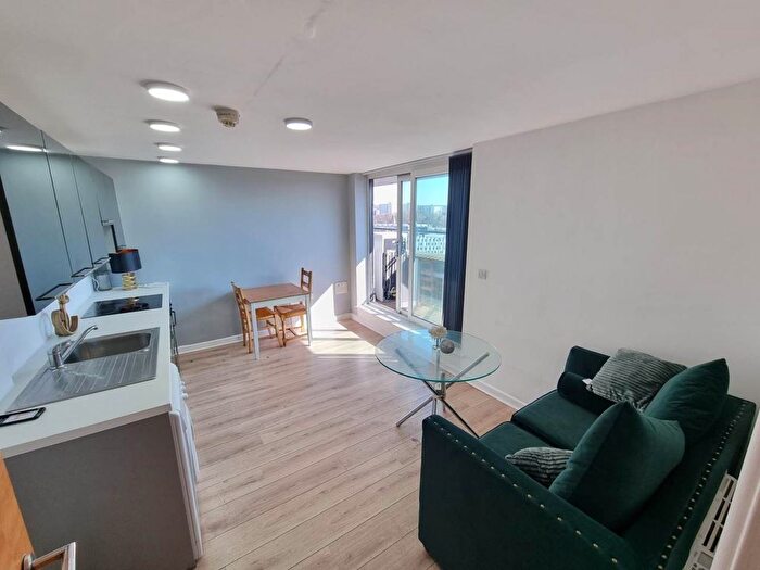 1 Bedroom Flat To Rent In Stone Street, Bradford, City Centre, BD1