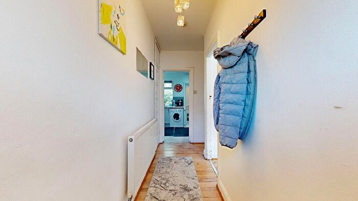 1 Bedroom Flat For Sale In Connell Crescent, London, W5