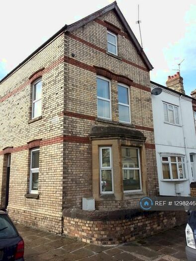 2 Bedroom Maisonette To Rent In Rectory Road, Cardiff, CF5