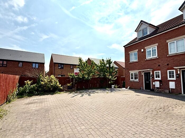 4 Bedroom Semi Detached House For Sale In Chelford Close, Hartlepool, TS25