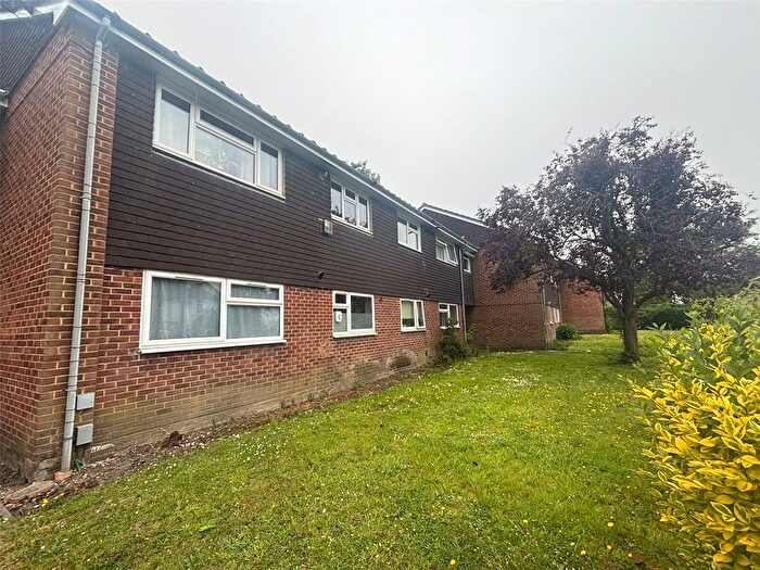 2 Bedroom Maisonette To Rent In Cove Road, Farnborough, Hampshire, GU14