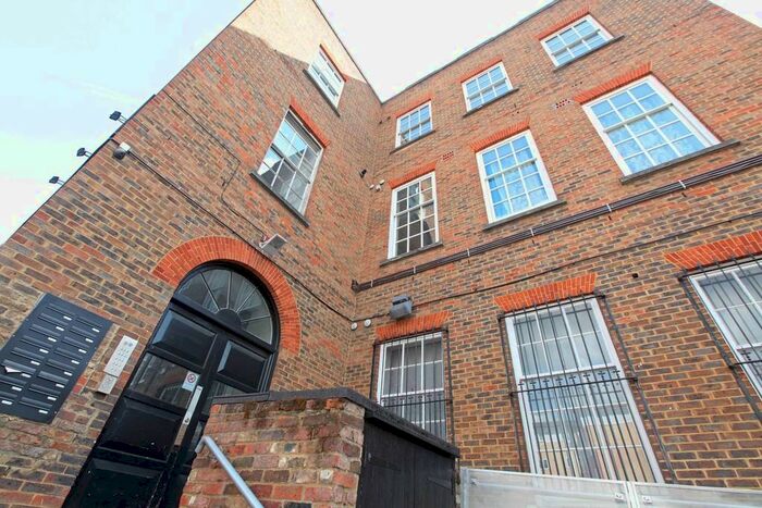 2 Bedroom Apartment To Rent In Stoke Newington High Street, London, N16