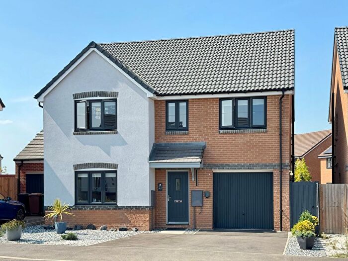4 Bedroom Detached House For Sale In Armstrong Avenue, Grove, OX12