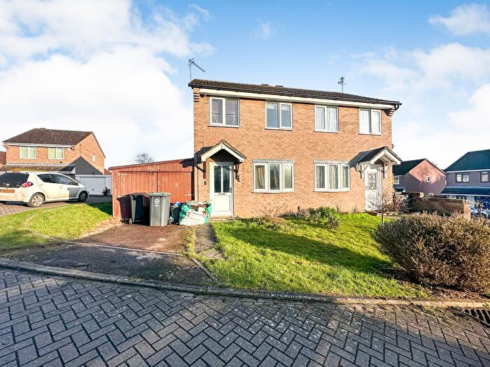 2 Bedroom Property For Sale In Drayton Place, Irthlingborough, Wellingborough, Northamptonshire, NN9