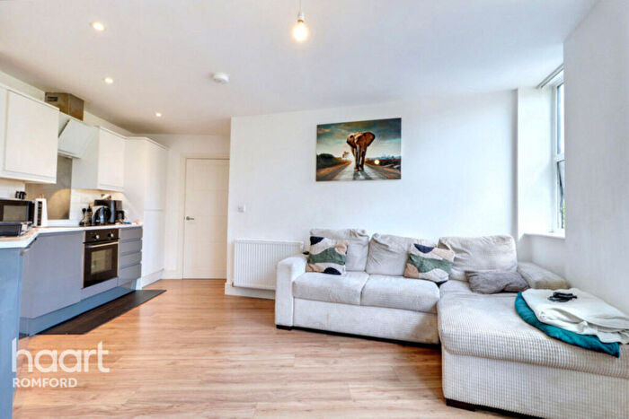 2 Bedroom Apartment For Sale In Mercury Gardens, Romford, RM1