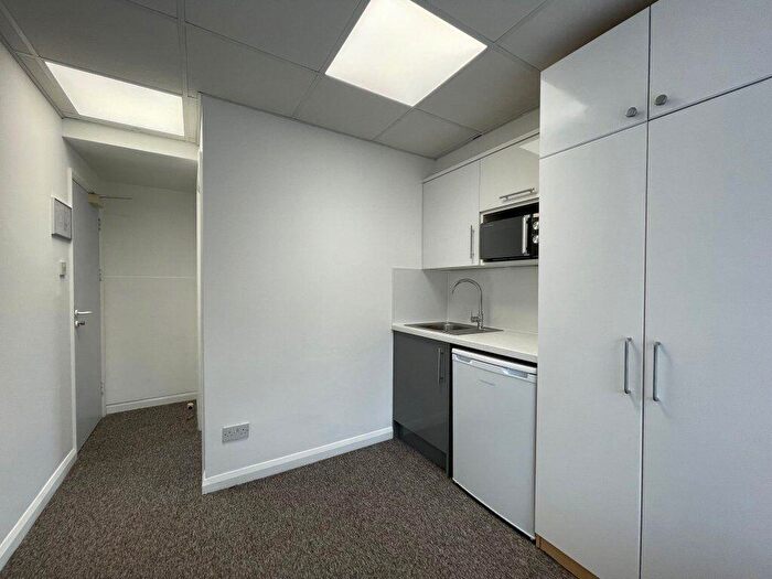Flat To Rent In Wilbury Villas -, S43