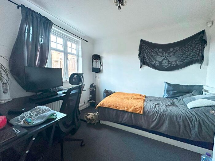 3 Bedroom Town House For Sale In Pearcy Close, Harold Hill, Romford, RM3