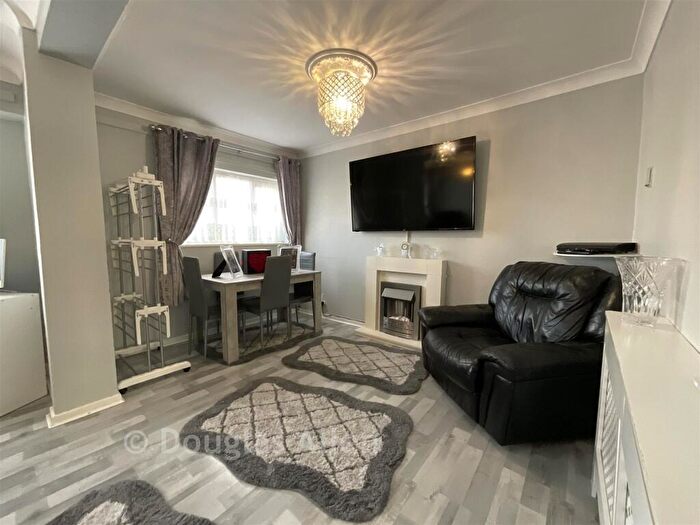 3 Bedroom End Of Terrace House For Sale In Dewsgreen, Basildon, Essex, SS16