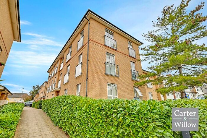 1 Bedroom Flat For Sale In Champness Road, Barking, IG11