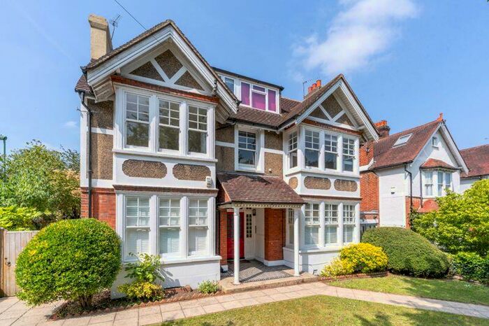 3 Bedroom Apartment To Rent In Park Hill Road, Wallington, SM6