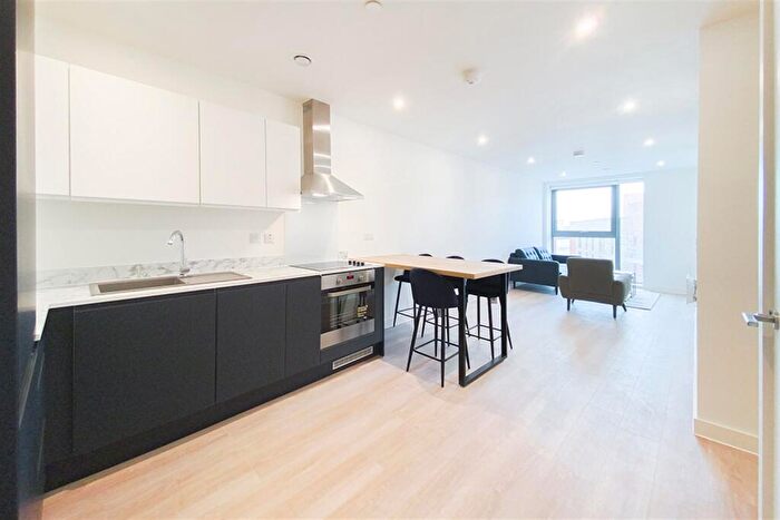 2 Bedroom Apartment To Rent In Exchange Point, Embankment West, M3