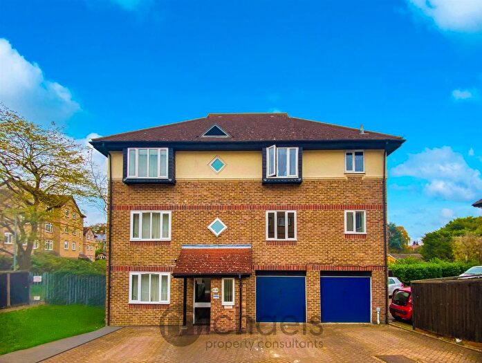 2 Bedroom Flat To Rent In Nicholsons Grove, Colchester, CO1