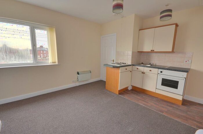 1 Bedroom Flat To Rent In Airedale Road, Castleford, WF10