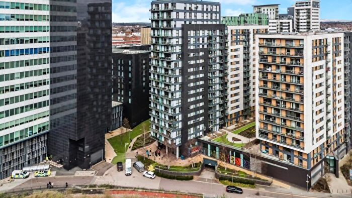 2 Bedroom Apartment For Sale In New Century Park, Manchester, M4
