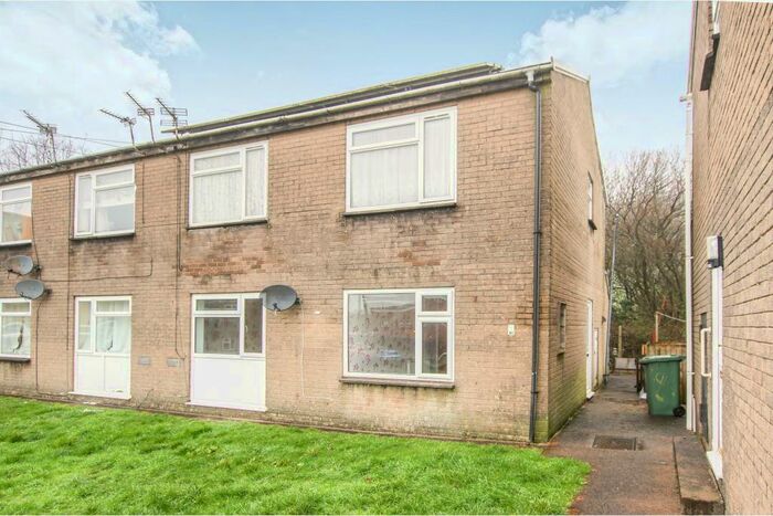 1 Bedroom Flat To Rent In Cae'r Gwerlas, Tonyrefail, Porth, CF39