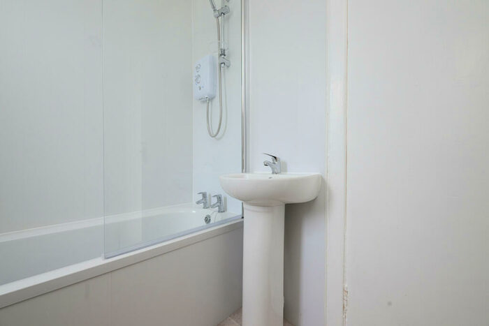 3 Bedroom Flat To Rent In Roxburgh Street, Greenock, PA15