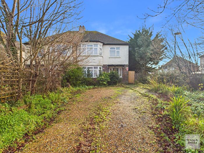 3 Bedroom Semi-Detached House For Sale In Hawthorn Road, Bognor Regis, PO21