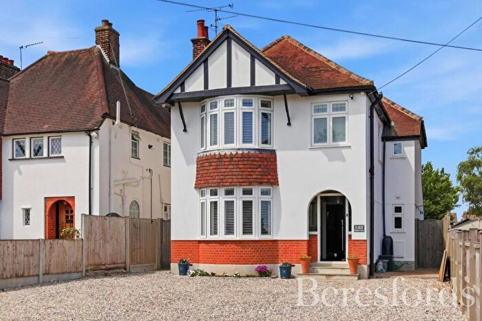 4 Bedroom Detached House For Sale In Beehive Lane, Chelmsford, CM2
