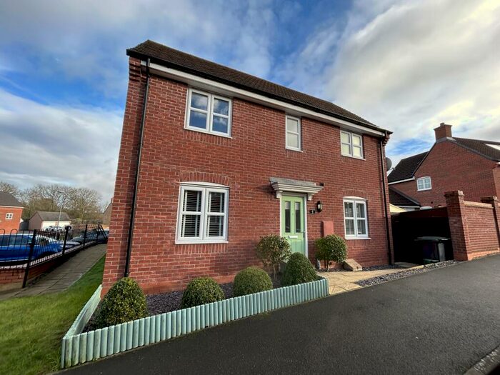 3 Bedroom Link Detached House To Rent In Gulliver Road, Irthlingborough, Wellingborough, NN9