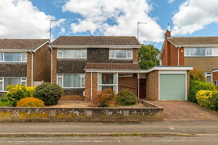 4 Bedroom Detached House For Sale In Burns Road, Banbury, OX16