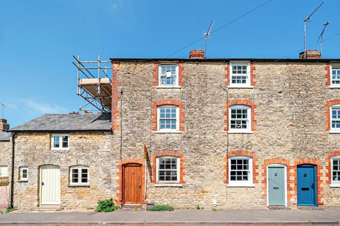 3 Bedroom Town House For Sale In Over Norton, Oxfordshire, OX7