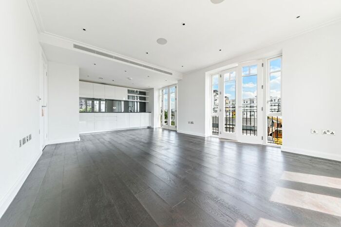 2 Bedroom Flat To Rent In Carnwath Road, Fulham, London, SW6