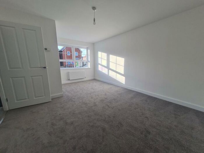 3 Bedroom House To Rent In Davy Road, New Rossington, Doncaster, DN11