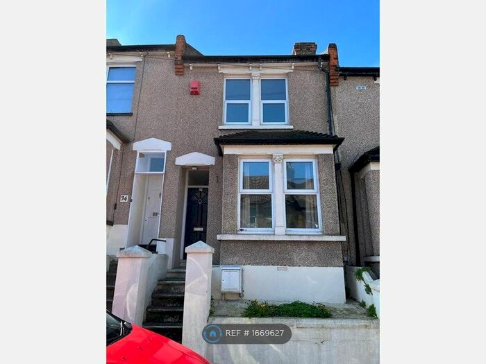 3 Bedroom Terraced House To Rent In Cecil Road, Rochester, ME1