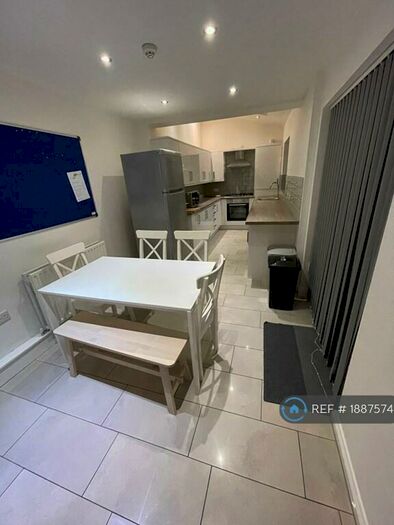 6 Bedroom Terraced House To Rent In Cottesmore Road, Nottingham, NG7