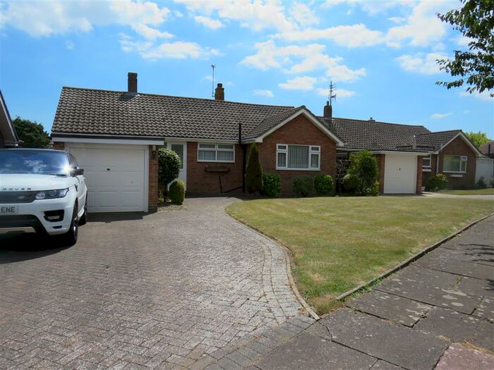 3 Bedroom Bungalow To Rent In Chatfield Crescent, Eastbourne, BN22