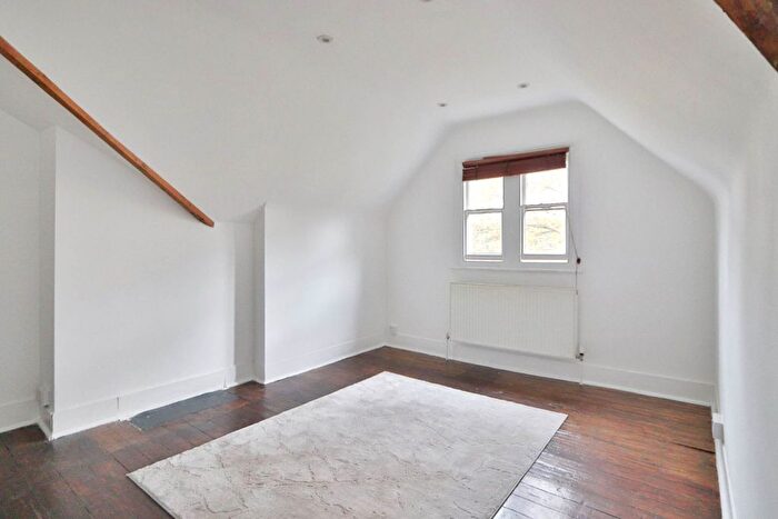 1 Bedroom Flat To Rent In Kingston Hill, Kingston Upon Thames, KT2