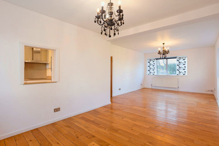 2 Bedroom Flat To Rent In Avenue Road, St Johns Wood, London, NW8
