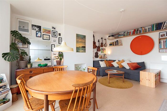 2 Bedroom Flat For Sale In West Hill Road, St Leonards-On-Sea, TN38