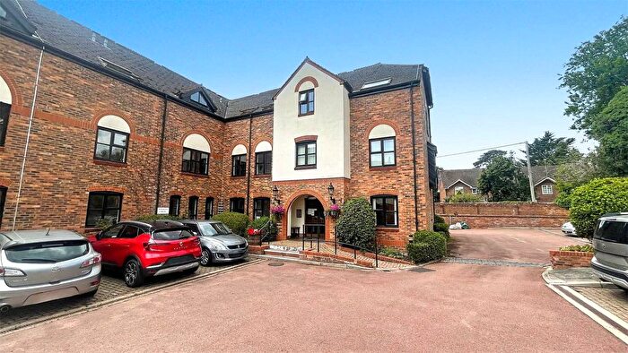 1 Bedroom Flat For Sale In Lenten Street, Alton, Hampshire, GU34