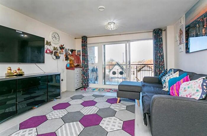 2 Bedroom Apartment For Sale In Windsor Road, Slough, SL1