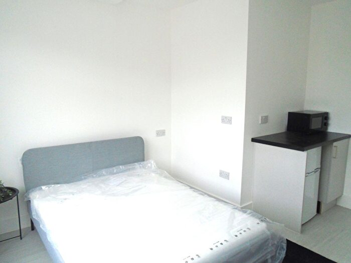 1 Bedroom Semi-Detached House To Rent In Bulstrode Avenue, Hounslow, TW3