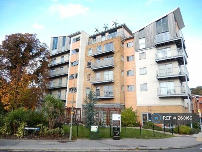 2 Bedroom Flat To Rent In Coombe Way, Farnborough, GU14