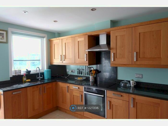 4 Bedroom Detached House To Rent In The Drive, Tonbridge, TN9