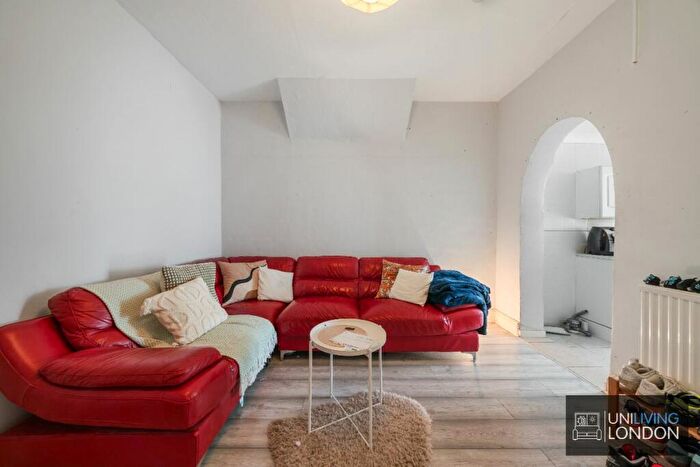 4 Bedroom Terraced House To Rent In Corporation Street, Stratford, E15