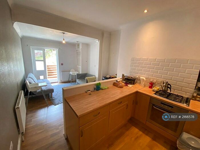 2 Bedroom Flat To Rent In Goldstone Road, Hove, BN3