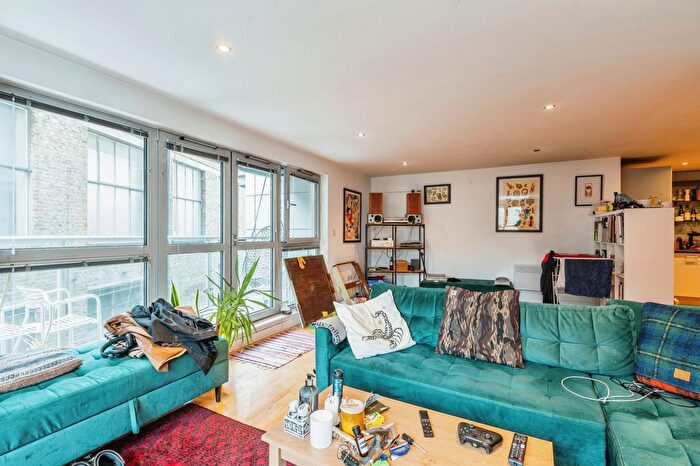 2 Bedroom Flat To Rent In Southgate Road, Islington, N1